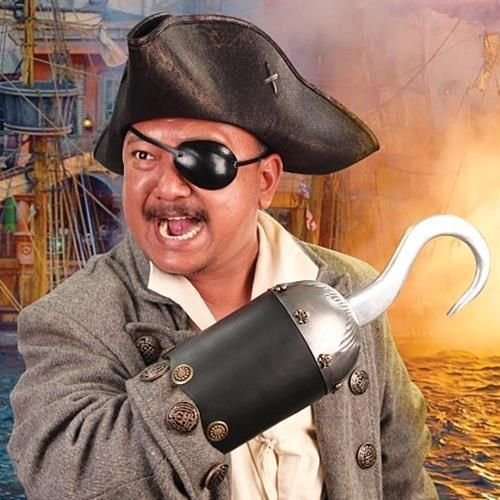 Однорукий пират с крюком