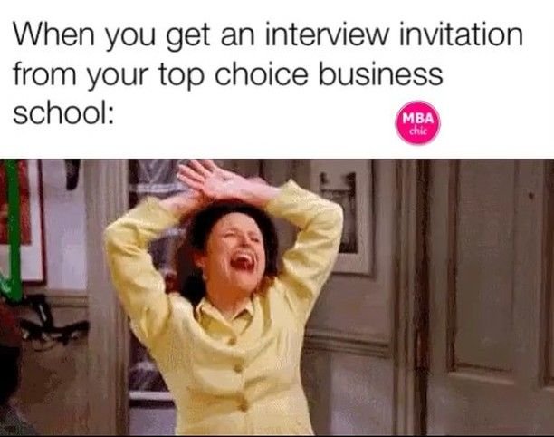 Девушка радуется