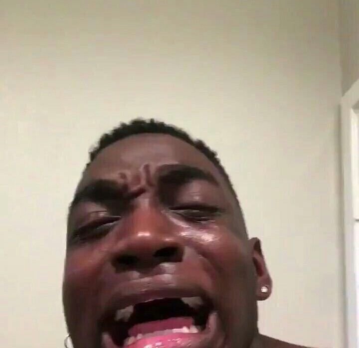 Грустный негр плачет