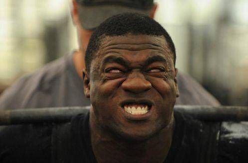 Очень напряжённое лицо