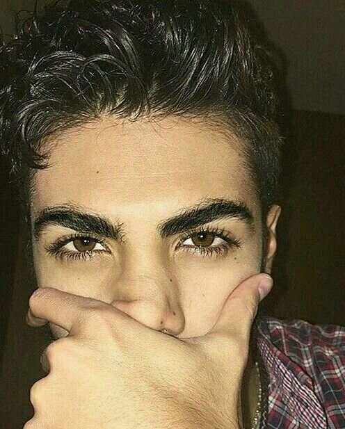 Длинные мужские ресницы