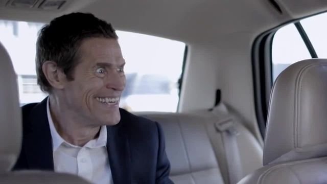 Уильям Дефо человек улыбка