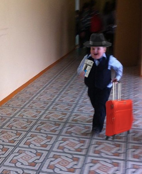 Школьник бежит