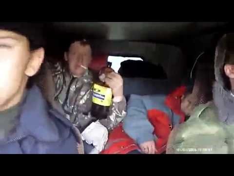 Мужики в машине с пивом