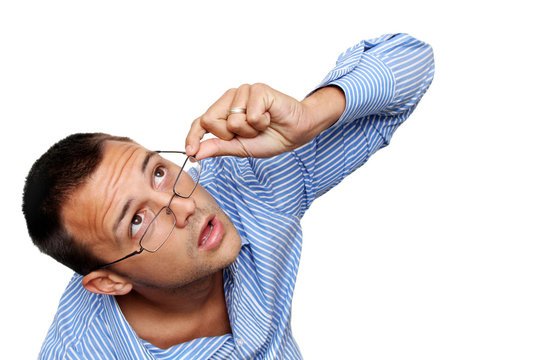 Человек показывает на верх