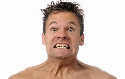 Мужчина кричит