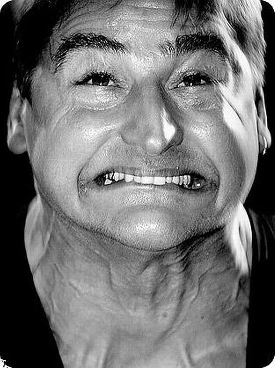 Лицо человека напряженное