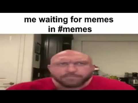 Мужик хавает чипсы