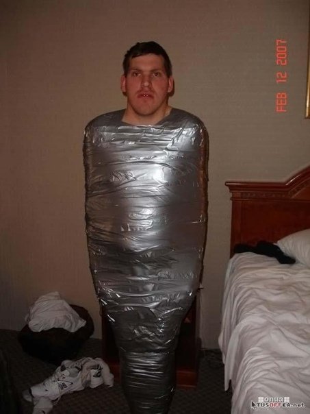 Связанный мужик