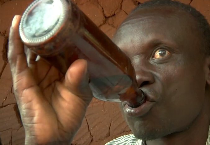 Негр с пивом