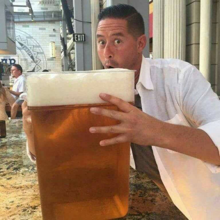 Гигантский бокал пива