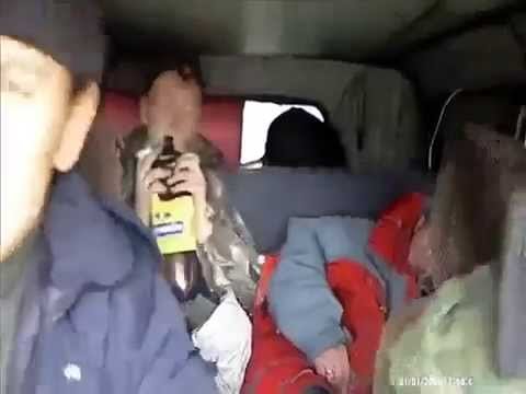 Мужики едут с пивом в УАЗИКЕ