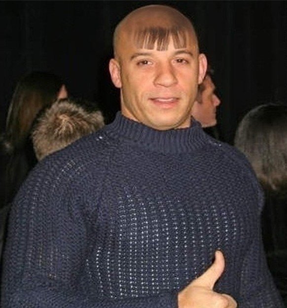 Лысый мужик с челкой