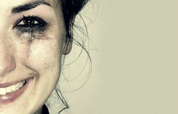 Девушка с потекшей тушью