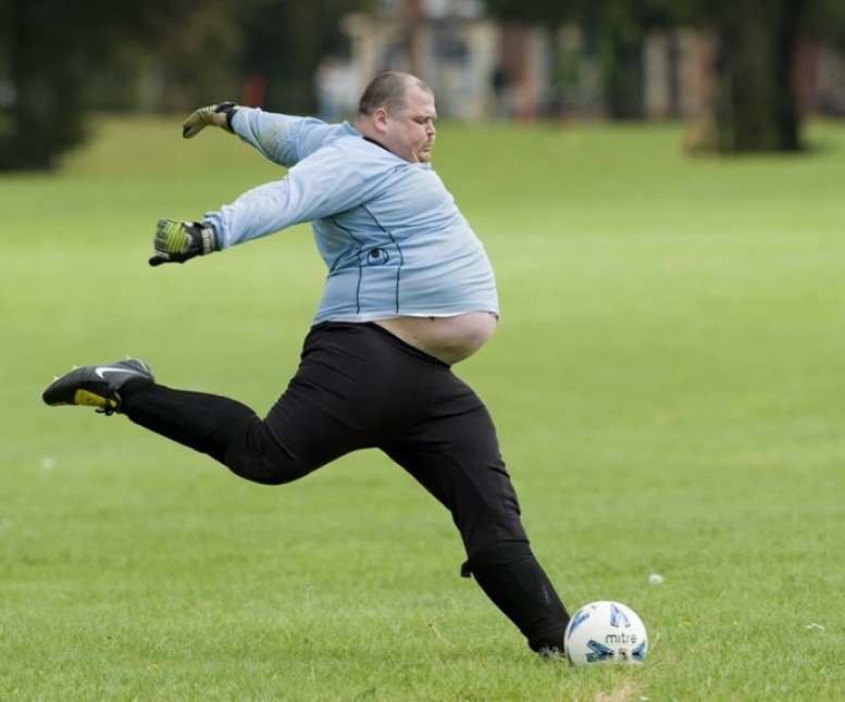 Жирный футболист