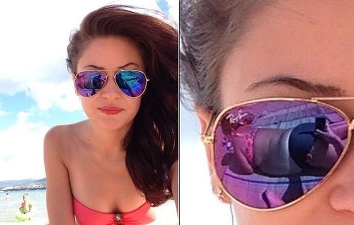 Девушка в отражении очков