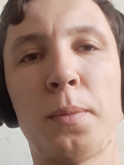 Чел с каменным лицом