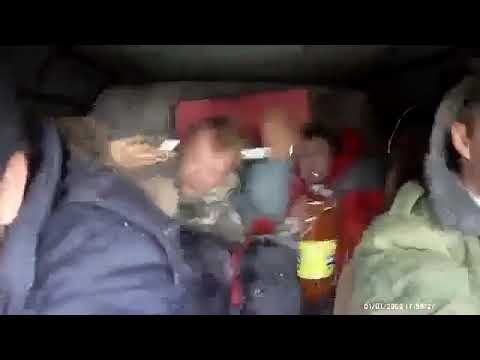 Пьяные мужики в УАЗИКЕ