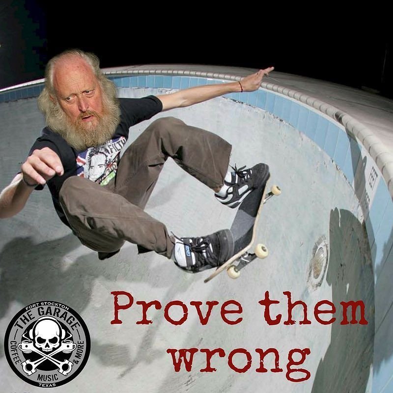 Пожилой скейтер