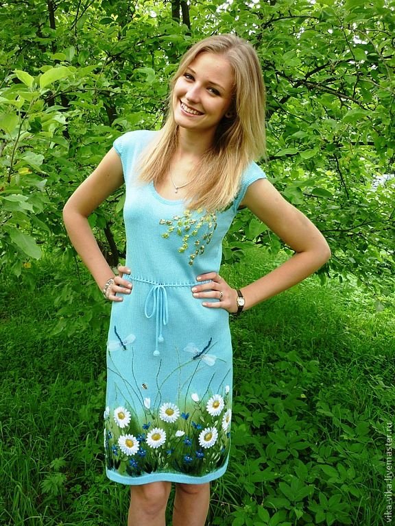 Красивое платье в ромашку