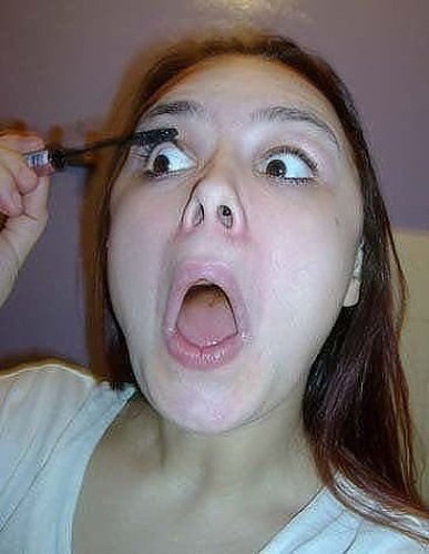 Девушка открыла рот
