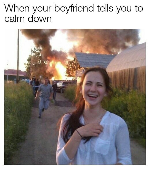 Девушки на фоне пожара