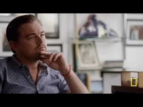 Кивает головой