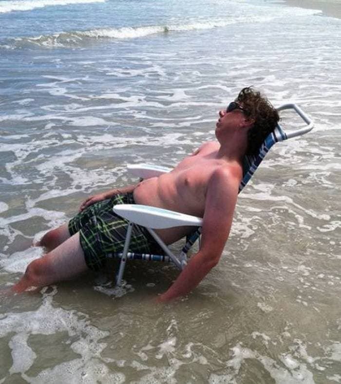 Парень отдыхает