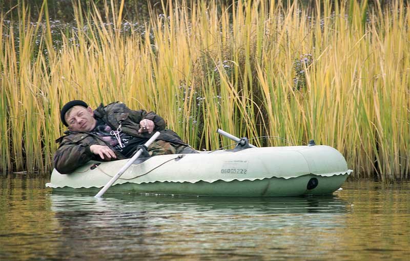 Мужик на лодке