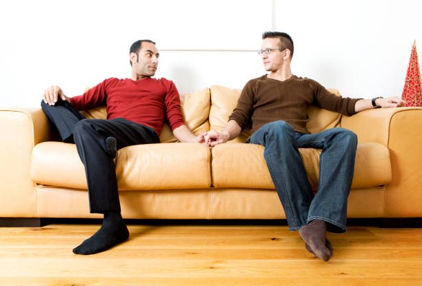 Два парня на диване