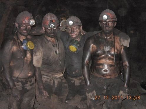 Грязный Шахтер в шахте