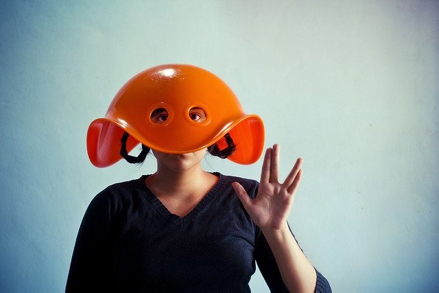 Веселые люди в касках