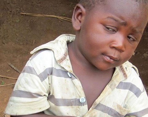 Мем негритенок чешет голову