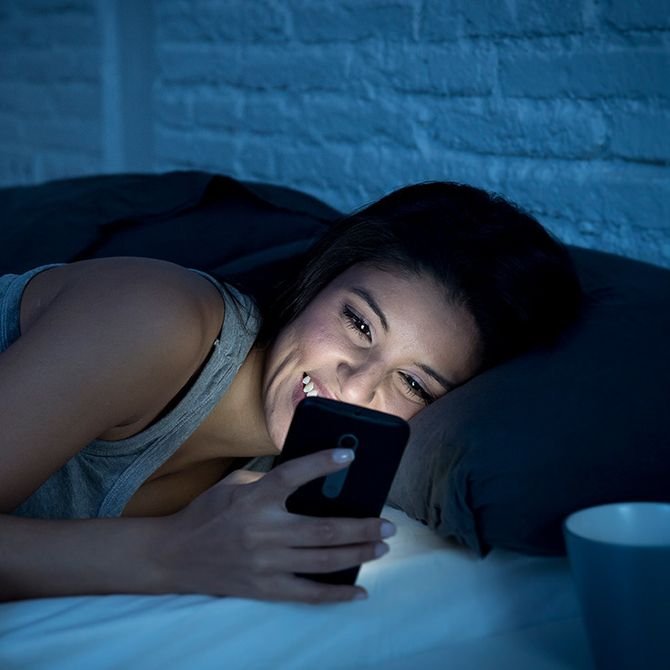 Девушка спит