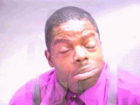 Негр кивает