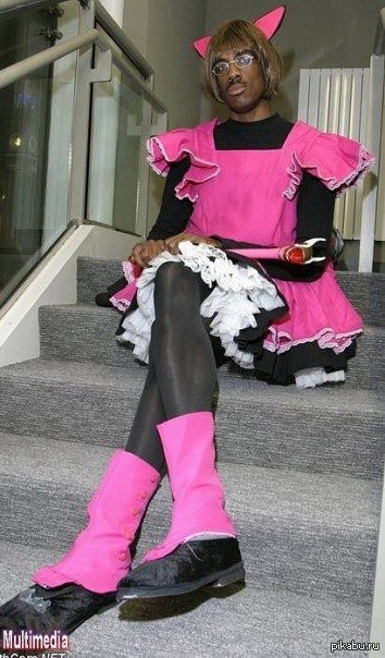 Негр в костюме кошки