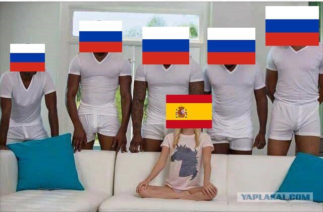 Негры вокруг девушки