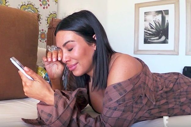 Ким Кардашян плачет