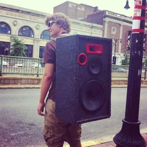 Огромная колонка