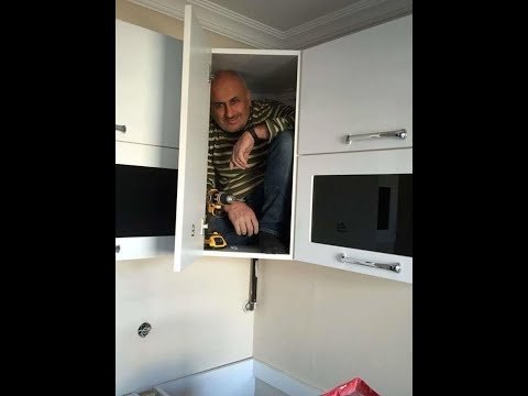 Спрятался в шкафу