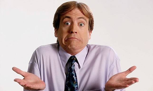 Мужчинамразводит руками