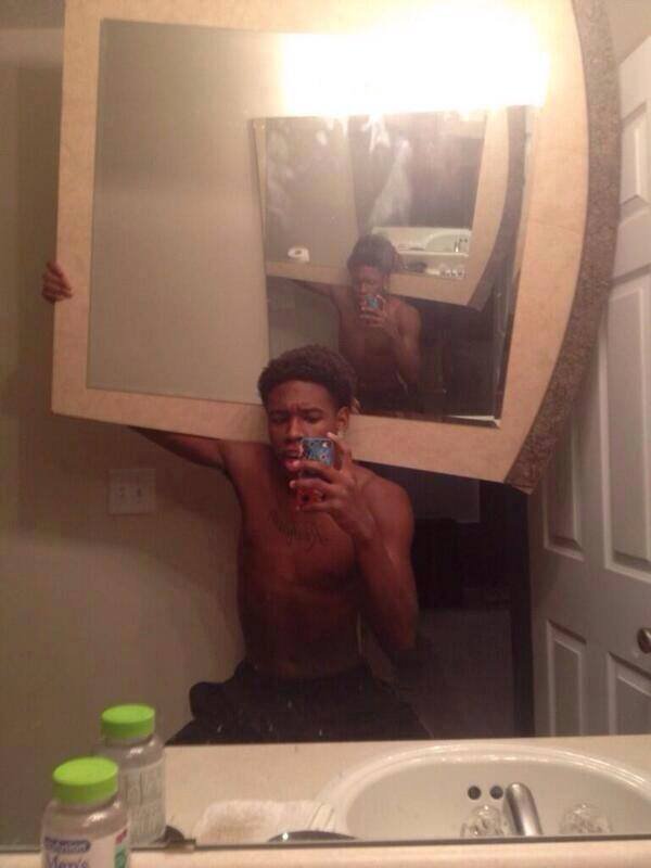 Смешные селфи в зеркале