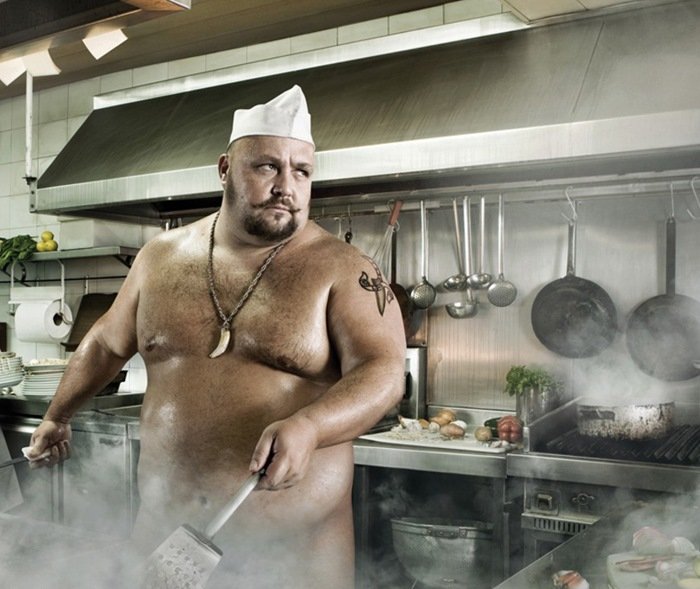 Толстый мужик в фартуке