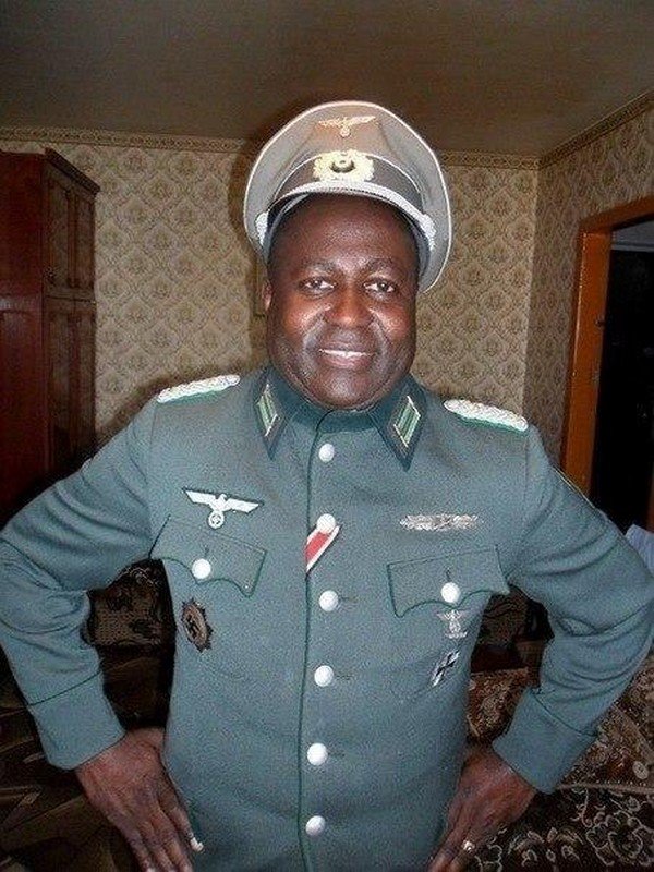 Негр в фашистской форме