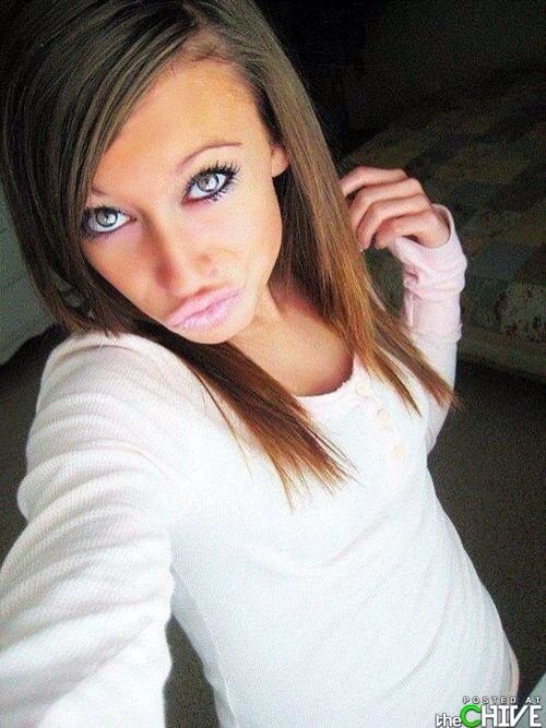 Девушка губы уточкой