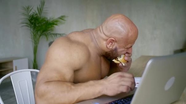 Лысый у компа