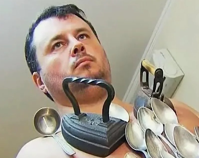 Человек притягивает ложки