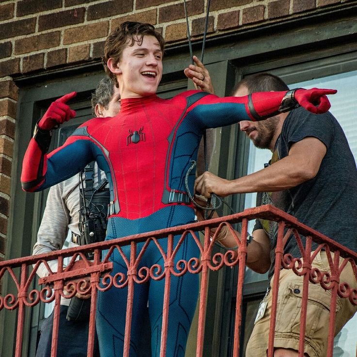 Человек паук соседка Питера Паркера