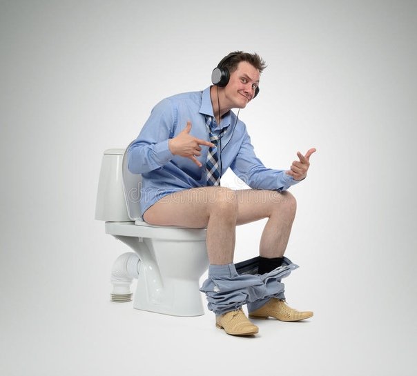 Счастливый человек на унитазе