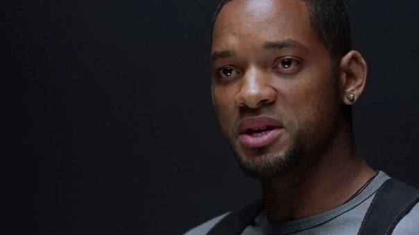 Девушка красится во время землетрясения